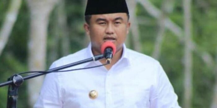 bupati-dharmasraya-sutan-riska-tuanku_200903190645-950