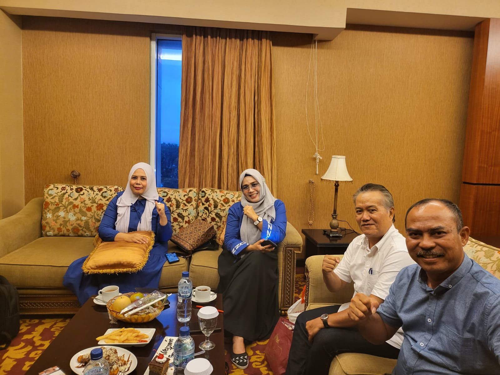 Ketua DPRD Dharmasraya Pariyanto SH, bersama pengurus.