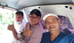 Irzal Arianto saat foto selfie dengan Ketua Umum Aspena, Darisman, dalam kegiatan sharing informasi./Sam.