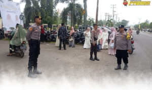 polres-dharmasraya-kerahkan-personel-untuk-pengamanan-salat-idulfitri-1446-h-253004-080605