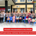 polres-dharmasraya-salurkan-bantuan-sosial-kepada-warga-blok-b-sitiung-253004-112657