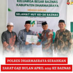 polres-dharmasraya-serahkan-zakat-gaji-bulan-april-2025-ke-baznas-253004-093912