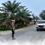 satlantas-polres-dharmasraya-laksanakan-kegiatan-commander-wish-pagi-di-simpang-sd-it-sikabau-253004-091337